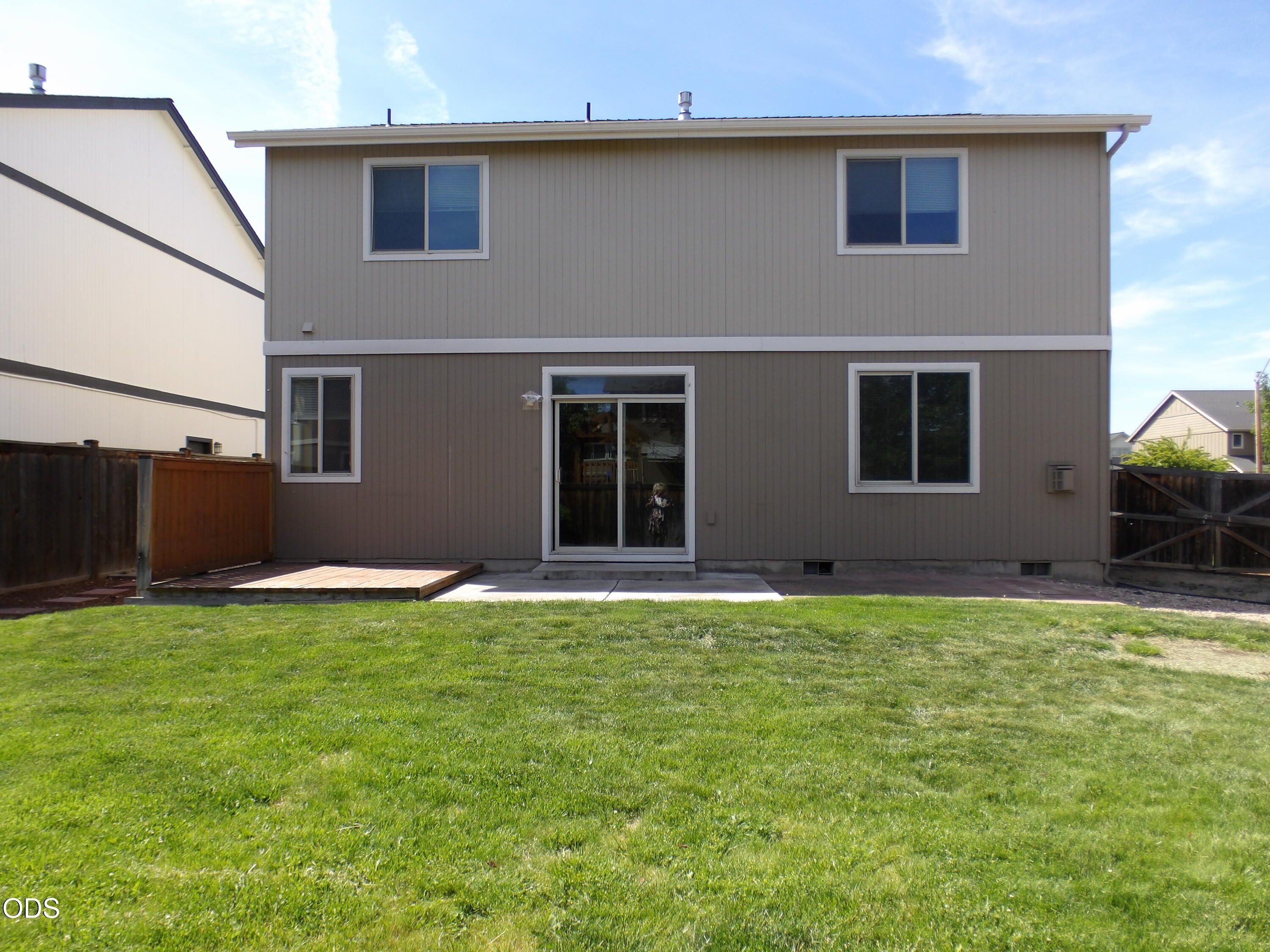 2885 Southwest Juniper Avenue Redmond, OR 97756 - Photo 3 of 16