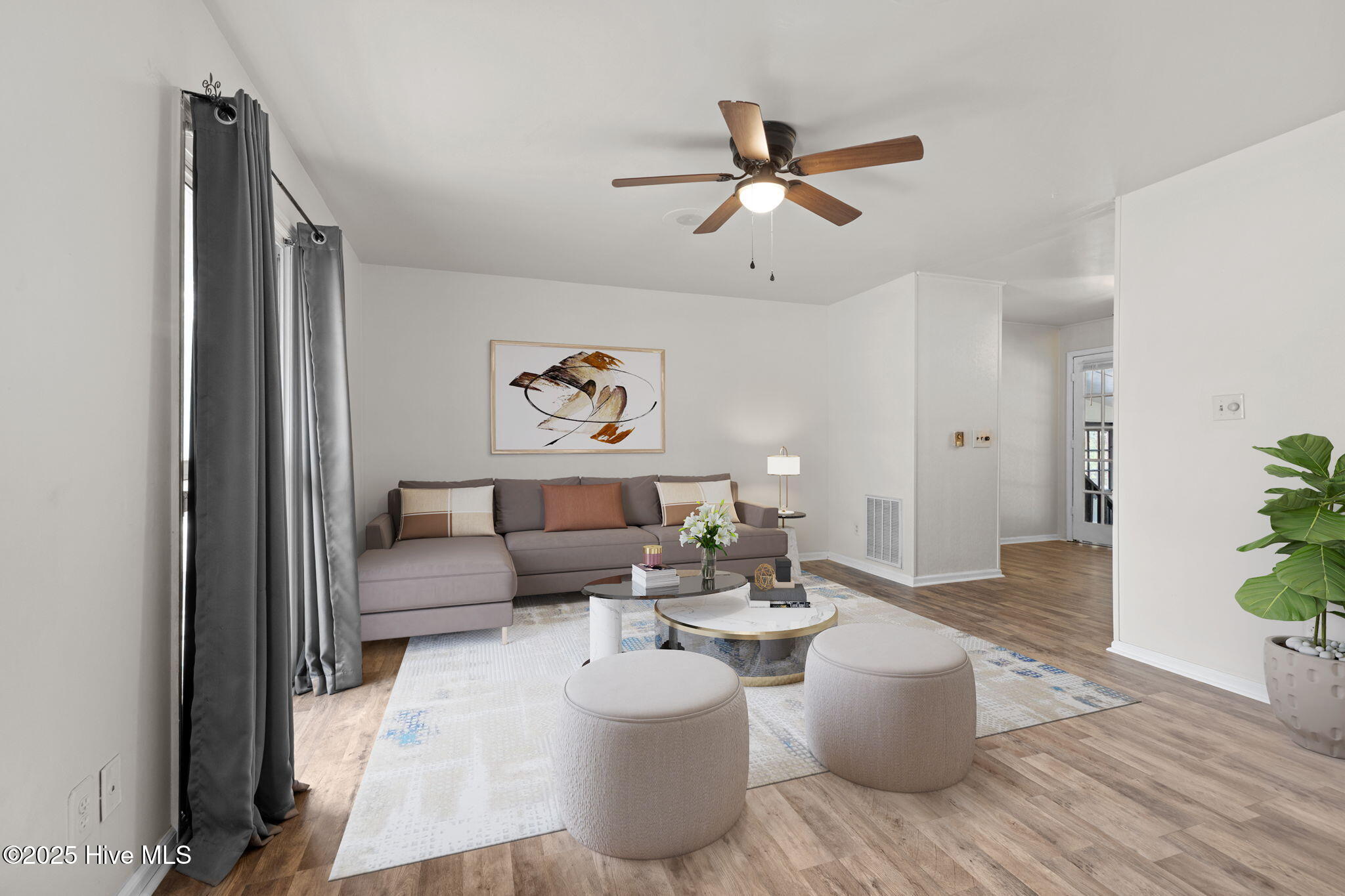 204 Pineview Street Havelock, NC 28532 - Photo 5 of 31 40-web-or-mls-Living Room