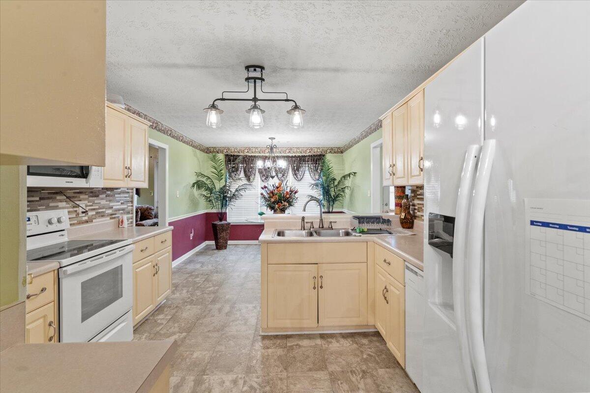 3346 Thames Place Hephzibah, GA 30815 - Photo 15 of 30 15-Kitchen