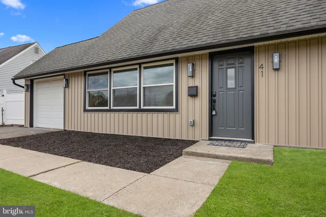 $2,950 | 41 Jewel Lane, Levittown, PA 19055