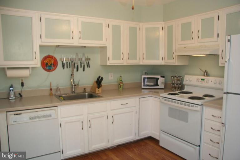9 Kinsman View Circle Silver Spring, MD 20901 - Photo 22 of 26 Kitchen #3