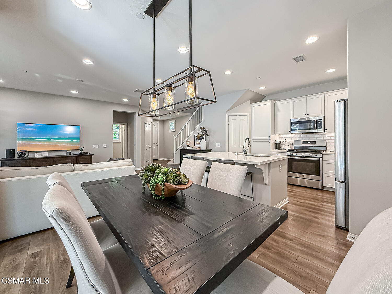 230 Stonegate Road Camarillo, CA 93010 - Photo 8 of 43 bLiving Dining and Kitchen7