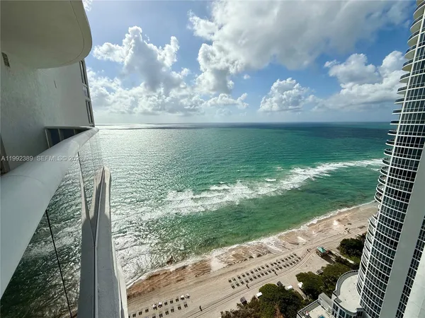 $10,000 | 15901 Collins Avenue, Unit 2802, Sunny Isles Beach, FL 33160