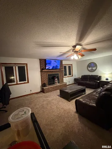 $269,000 | 8576 Old Rte 13, Marion, IL 62959