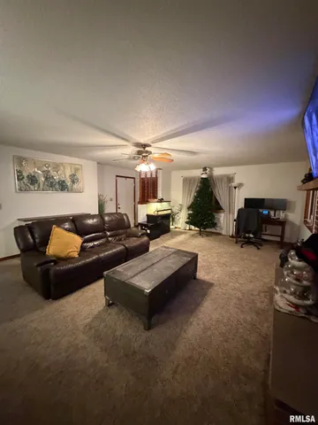 $269,000 | 8576 Old Rte 13, Marion, IL 62959