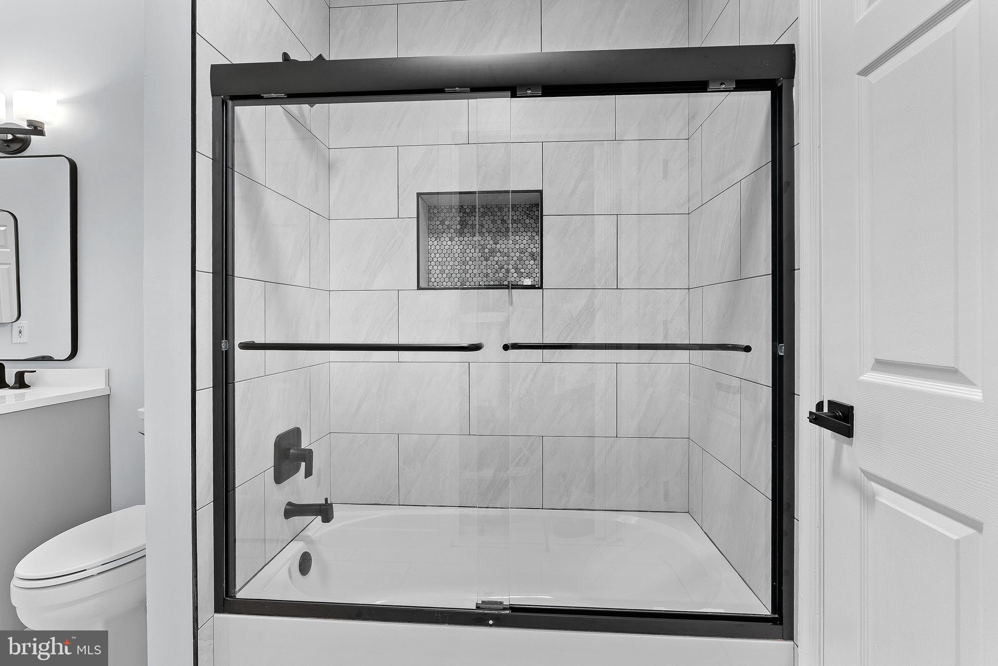 4551 Strutfield Lane, Unit 4111 Alexandria, VA 22311 - Photo 26 of 35 a bathroom with a bath tub