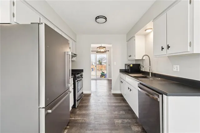 $246,000 | 101 Southeast Brentwood Drive, Lee's Summit, MO 64063