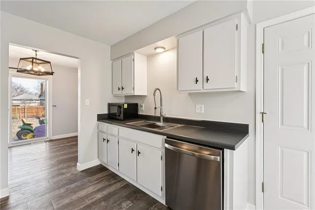 $246,000 | 101 Southeast Brentwood Drive, Lee's Summit, MO 64063