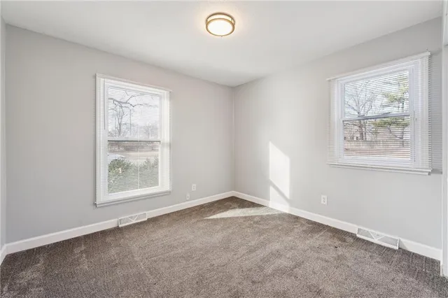 $246,000 | 101 Southeast Brentwood Drive, Lee's Summit, MO 64063