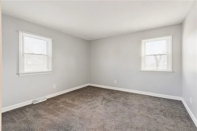 $246,000 | 101 Southeast Brentwood Drive, Lee's Summit, MO 64063