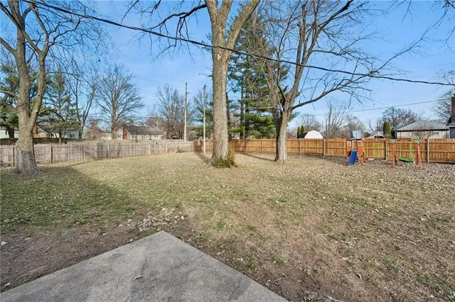 $246,000 | 101 Southeast Brentwood Drive, Lee's Summit, MO 64063