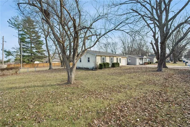 $246,000 | 101 Southeast Brentwood Drive, Lee's Summit, MO 64063