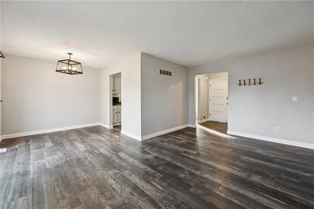 $246,000 | 101 Southeast Brentwood Drive, Lee's Summit, MO 64063