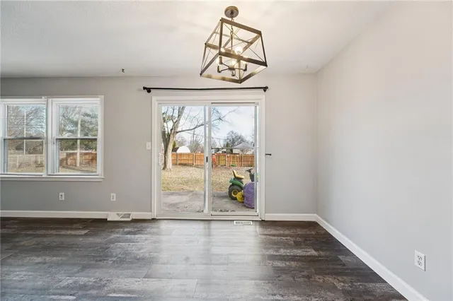 $246,000 | 101 Southeast Brentwood Drive, Lee's Summit, MO 64063