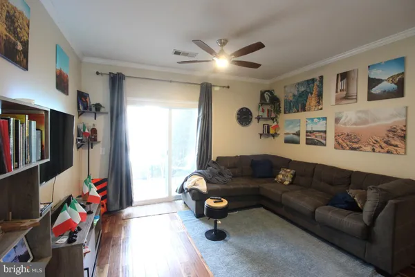 $467,700 | 1570 Spring Gate Dr., Unit 7113, McLean, VA 22102