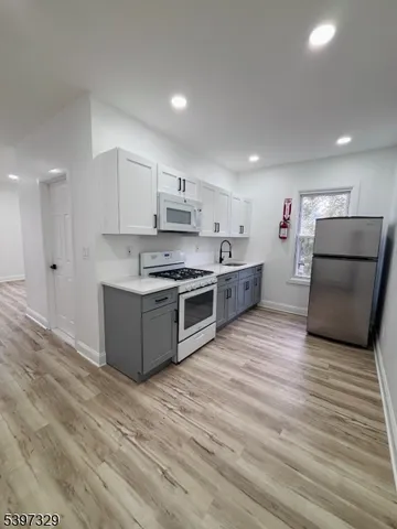 $2,100 | 48 North York Street, Unit 2F, Paterson, NJ 07524