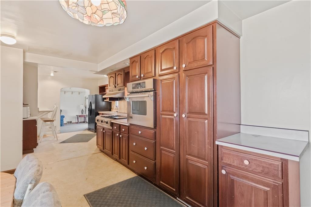 884 Linden Road Eighty Four, PA 15330 - Photo 13 of 47 Higher-end appliances...