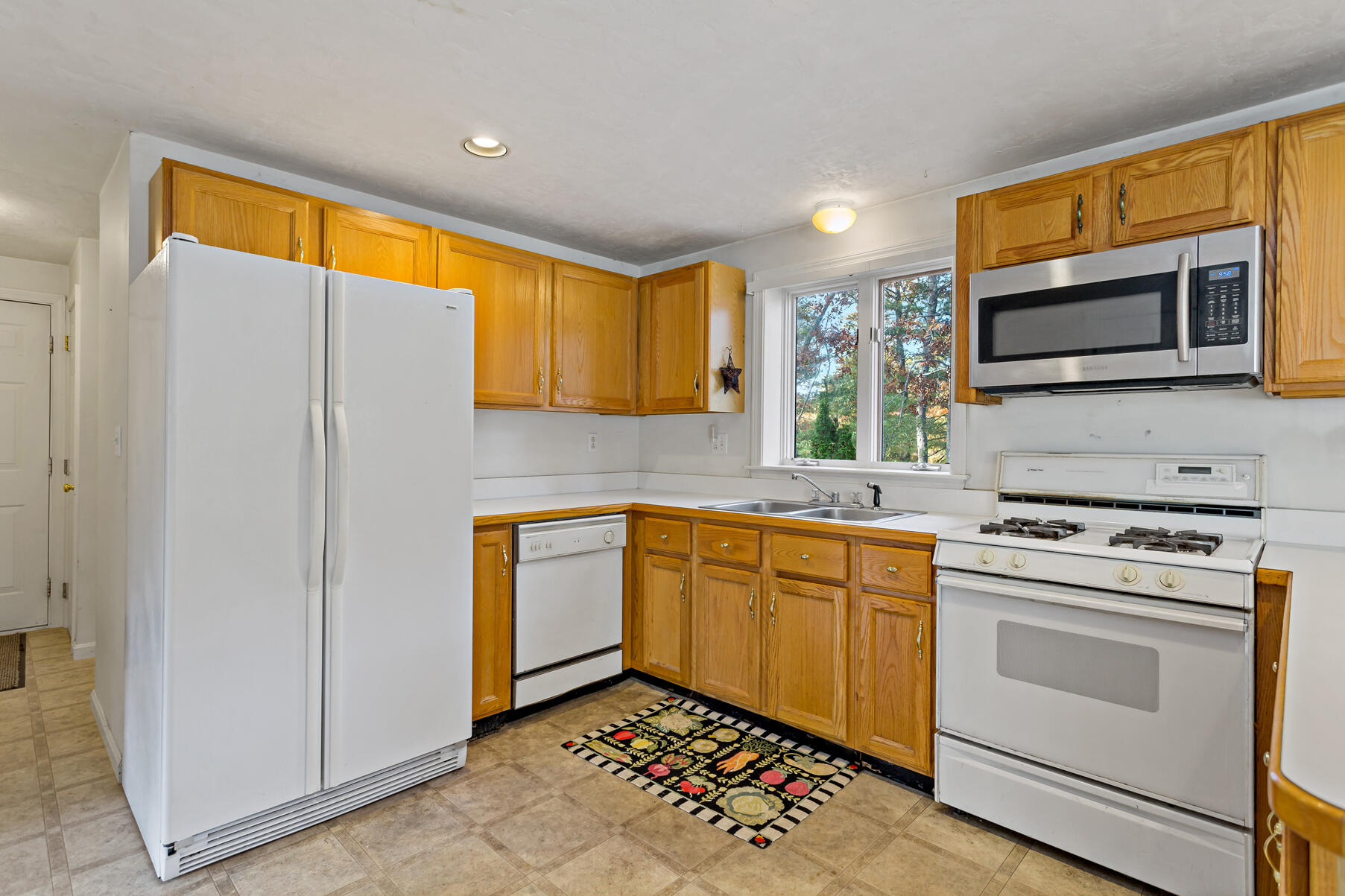 23 Lakeview Drive Mashpee, MA 02649 - Photo 10 of 32 013_23Lakeview_102824