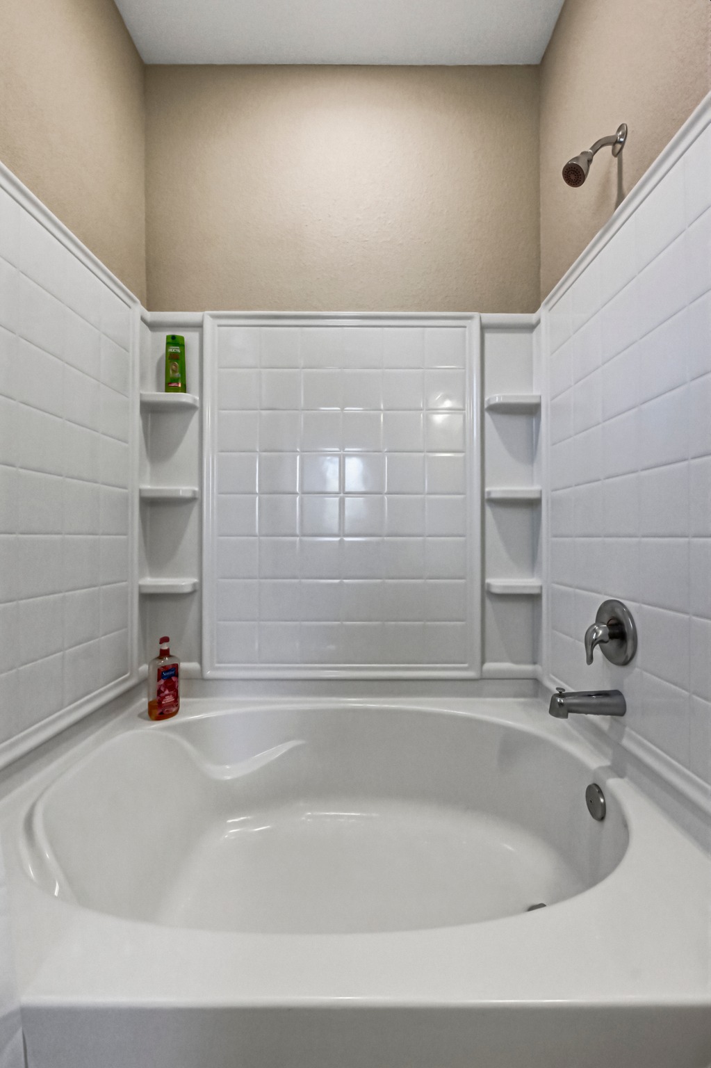 14620 Goshawk Drive Pflugerville, TX 78660 - Photo 15 of 24 a bathroom with a tub