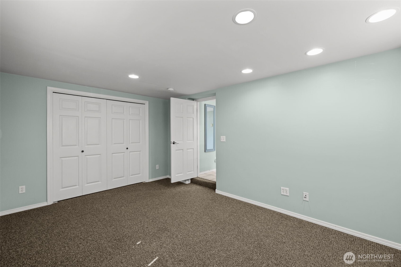 7842 Lake City Way Northeast Seattle, WA 98115 - Photo 33 of 36 a view of an empty room