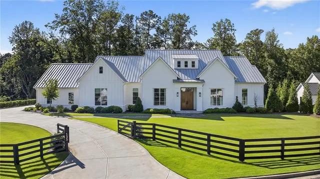 a view of a house with swimming pool and yard
