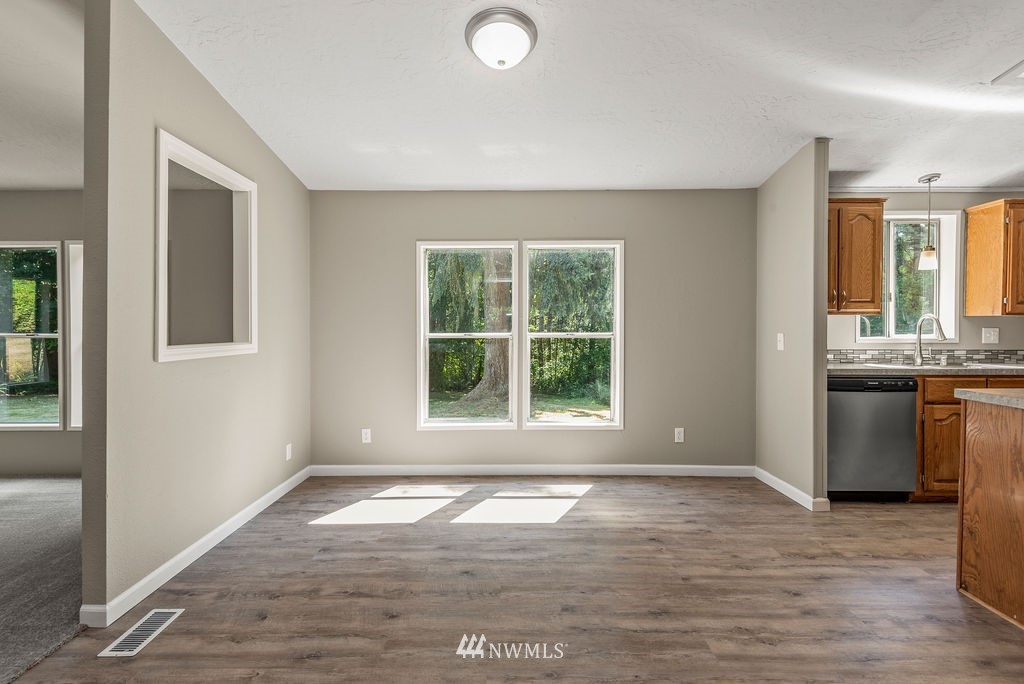 815 Si Town Road Castle Rock, WA 98611 - Photo 6 of 23 Gallery Image 6
