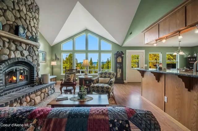 $1,214,000 | 833 Drummond Peak Road, Pinehurst, ID 83850