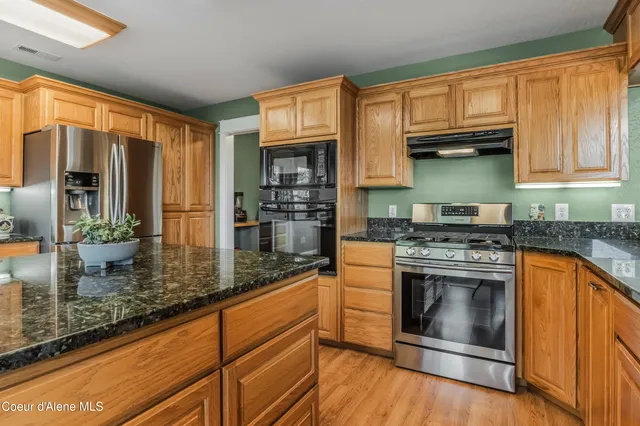 $1,214,000 | 833 Drummond Peak Road, Pinehurst, ID 83850