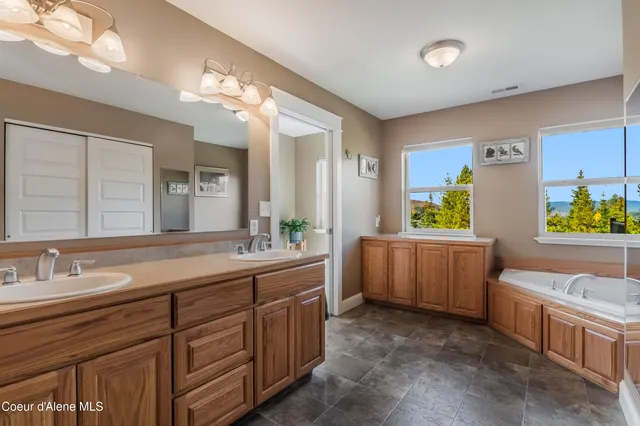 $1,214,000 | 833 Drummond Peak Road, Pinehurst, ID 83850