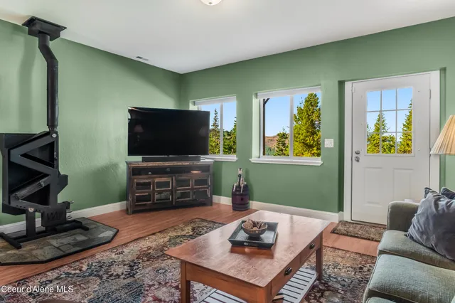 $1,214,000 | 833 Drummond Peak Road, Pinehurst, ID 83850