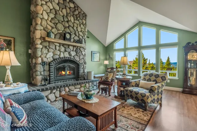 $1,214,000 | 833 Drummond Peak Road, Pinehurst, ID 83850