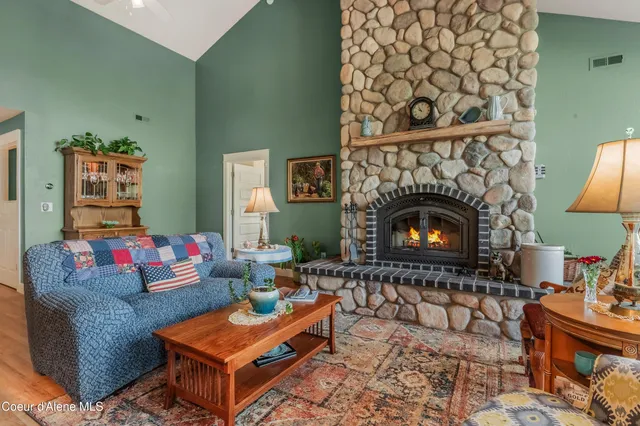 $1,214,000 | 833 Drummond Peak Road, Pinehurst, ID 83850