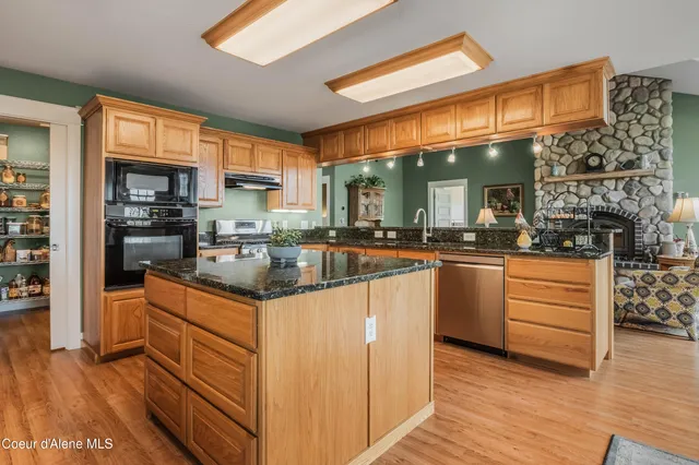 $1,214,000 | 833 Drummond Peak Road, Pinehurst, ID 83850