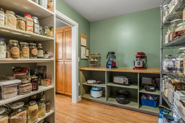 $1,214,000 | 833 Drummond Peak Road, Pinehurst, ID 83850