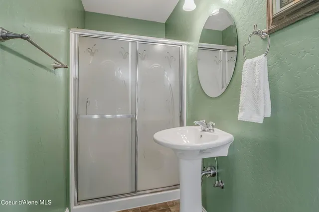 $1,214,000 | 833 Drummond Peak Road, Pinehurst, ID 83850