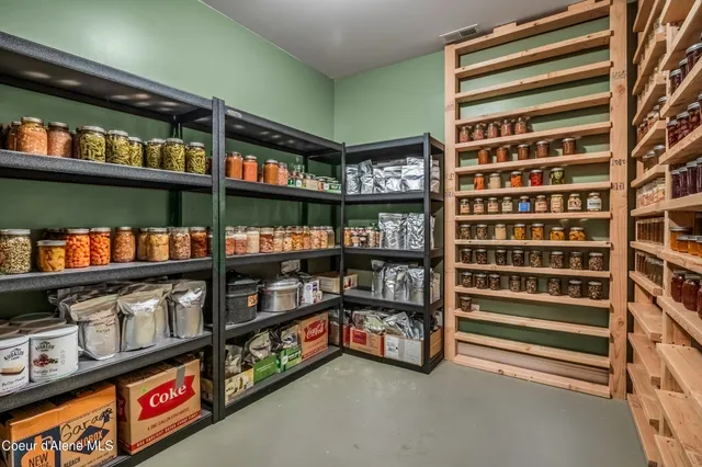 $1,214,000 | 833 Drummond Peak Road, Pinehurst, ID 83850