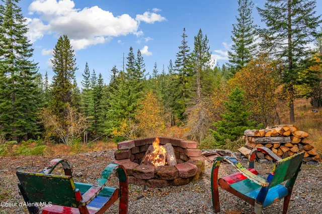 $1,214,000 | 833 Drummond Peak Road, Pinehurst, ID 83850