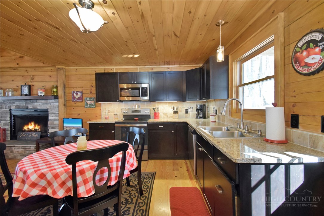 121 Whipporwill Way Road Beech Mountain, NC 28604 - Photo 6 of 46