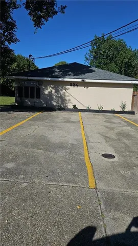 $1,275 | 924 Deslonde Street, Unit A, New Orleans, LA 70117