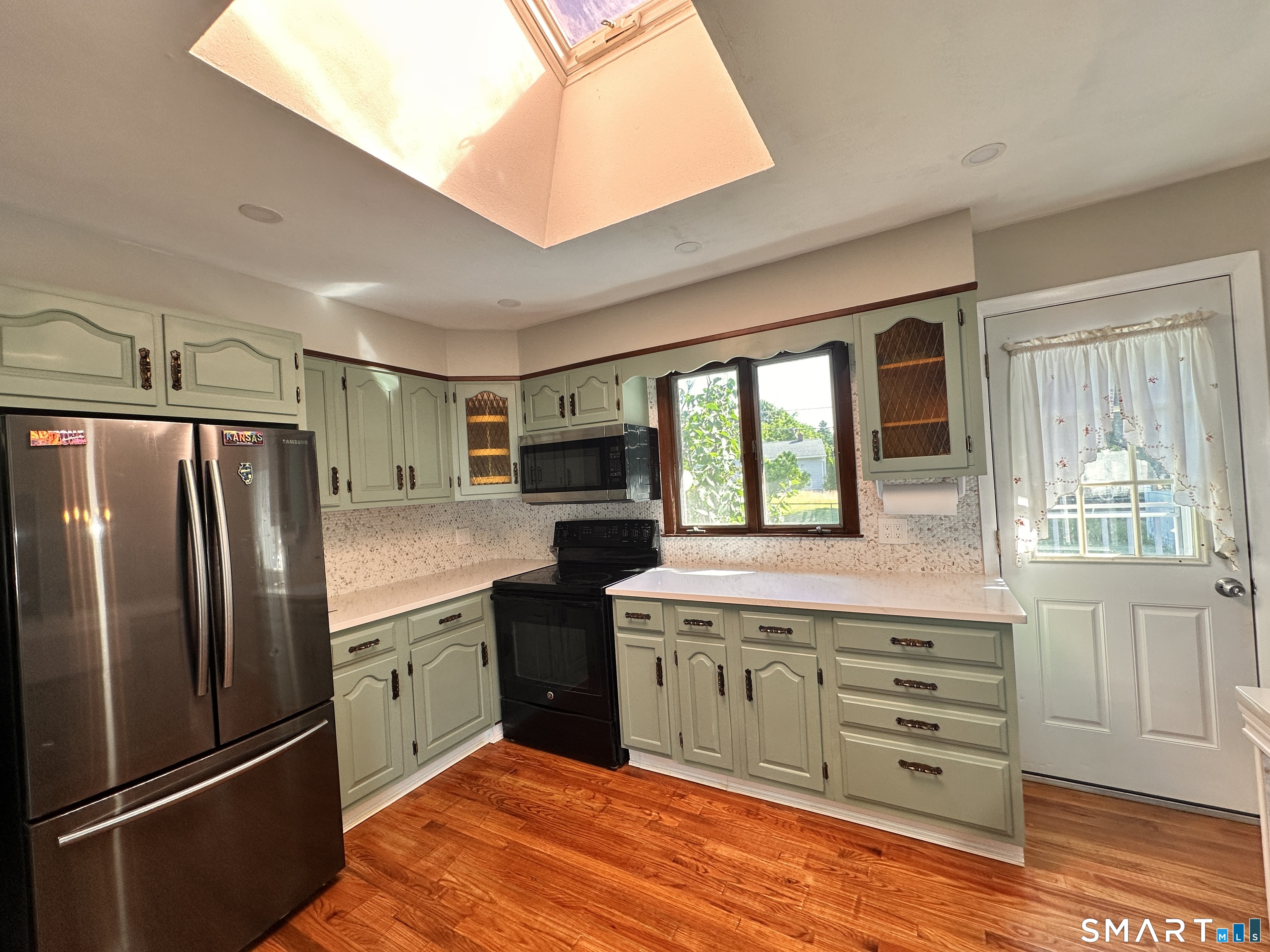 23 Robin Road West Haven, CT 06516 - Photo 8 of 27