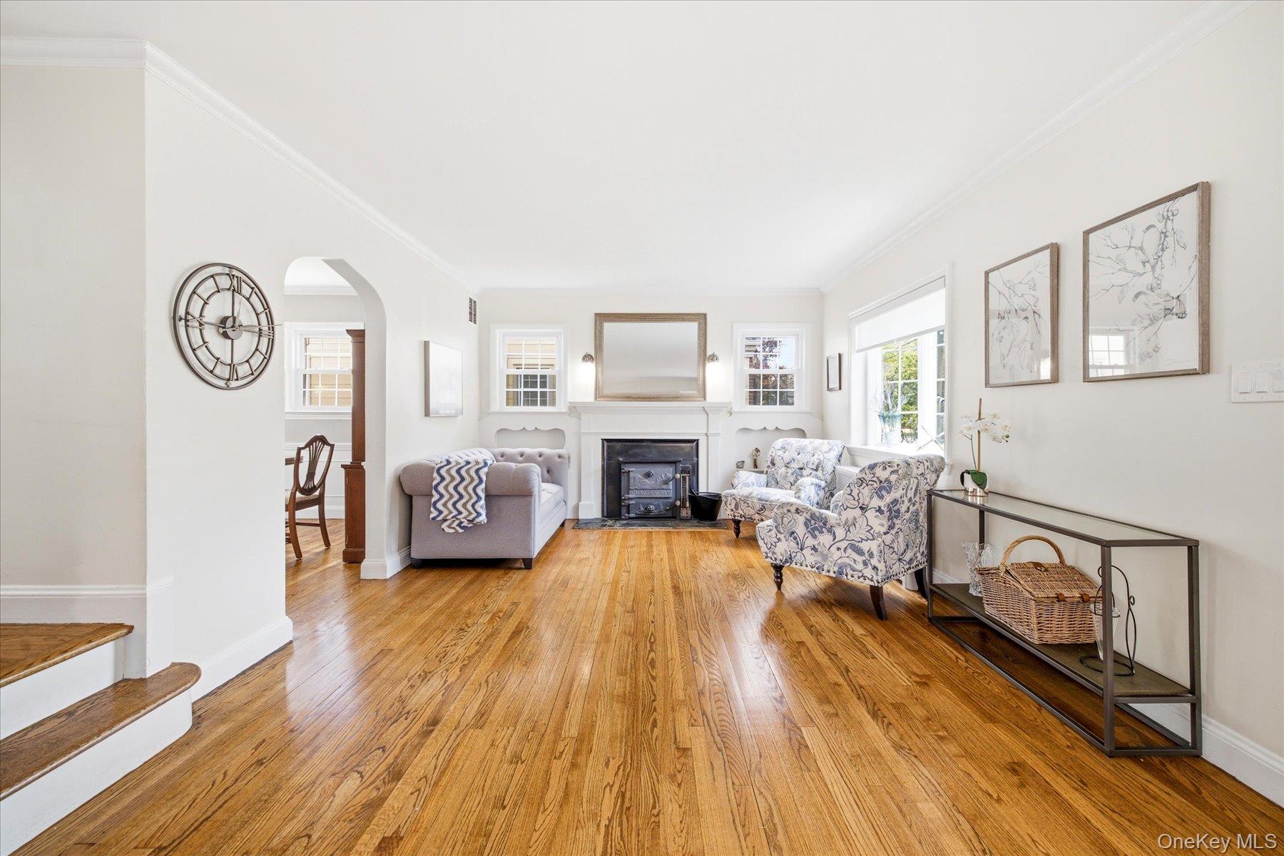 41 Hart Street Lynbrook, NY 11563 - Photo 3 of 30