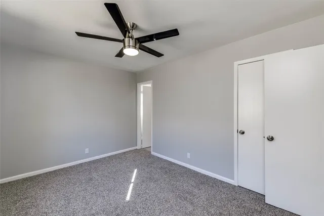 a view of room with a ceiling fan