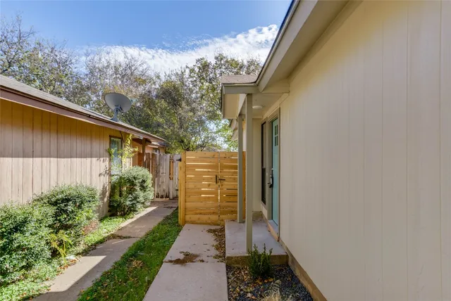 a view of a backyard with pathway