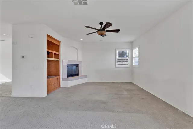 a view of empty room with a ceiling fan