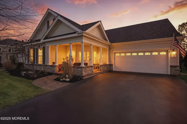 a front view of house with yard