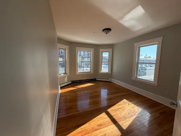 $1,800 | 1038 Main Street, Unit 1L, Worcester, MA 01603