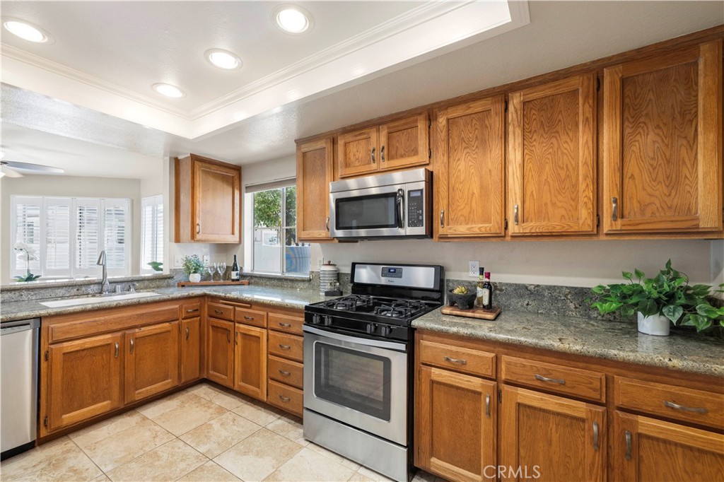 1866 Rory Lane, Unit 2 Simi Valley, CA 93063 - Photo 16 of 36 Gallery Image 16
