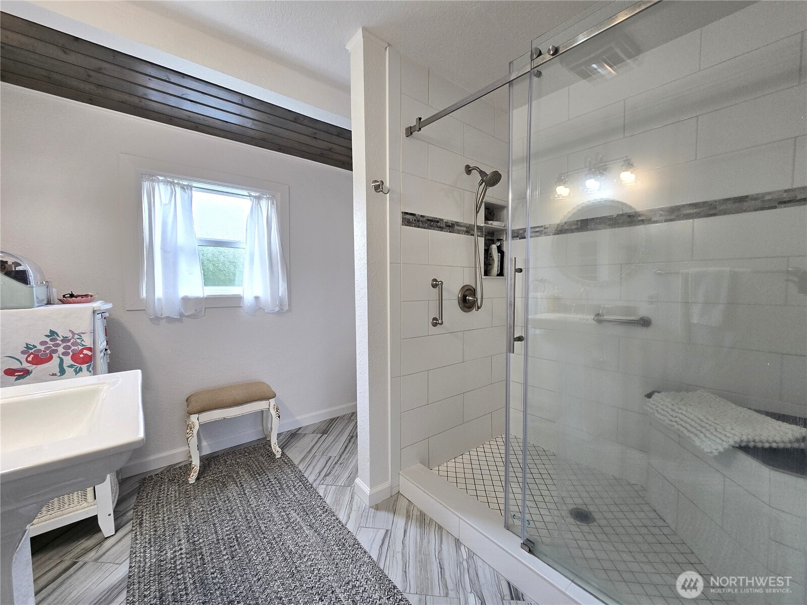 1102 West Anderson Street Elma, WA 98541 - Photo 15 of 40 a bathroom with a shower and a toilet