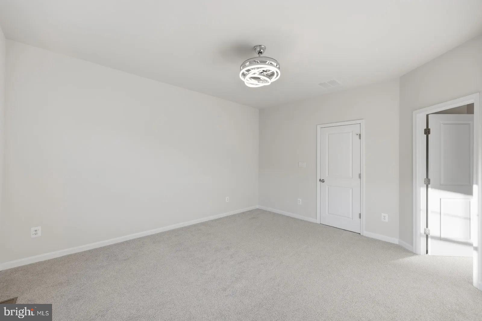 9309 Barnes Loop Manassas, VA 20110 - Photo 17 of 32