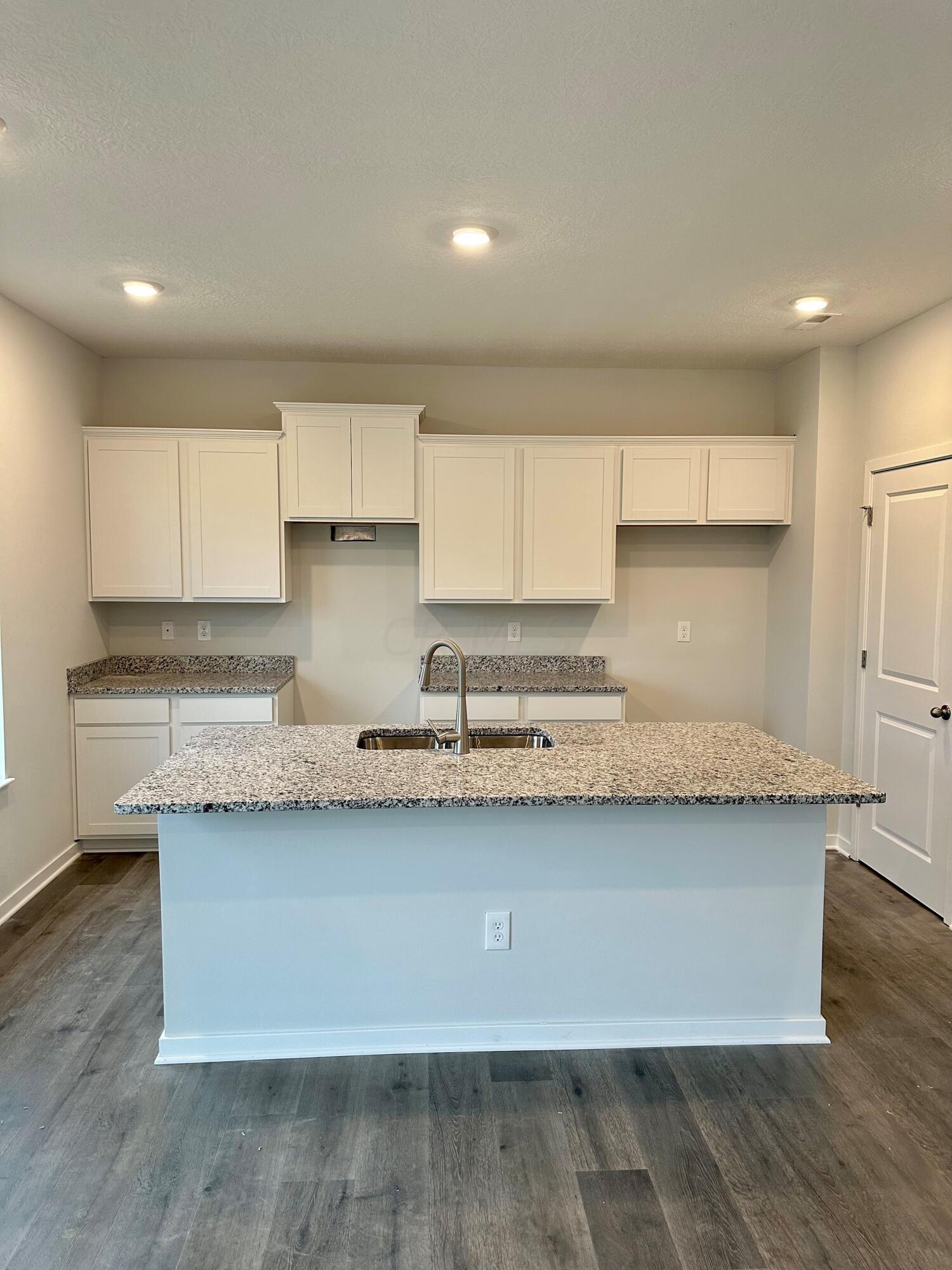 1533 Raley Way Columbus, OH 43228 - Photo 4 of 20 RP 49 kitchen no apliances 10-27
